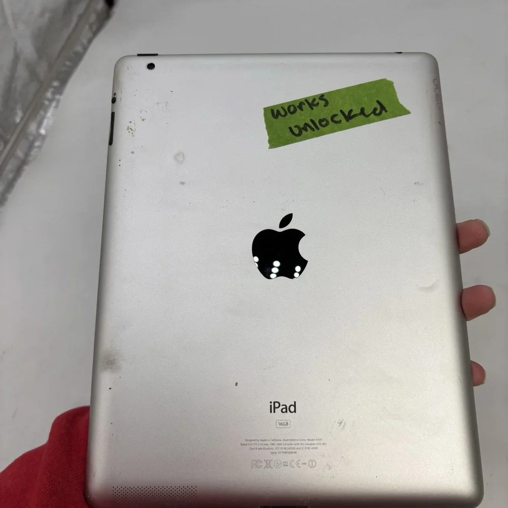 Apple iPad 3rd Gen A1395 16GB Wi-Fi 9.7